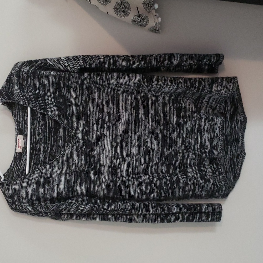 Arizona jean co size small black and gray sweater